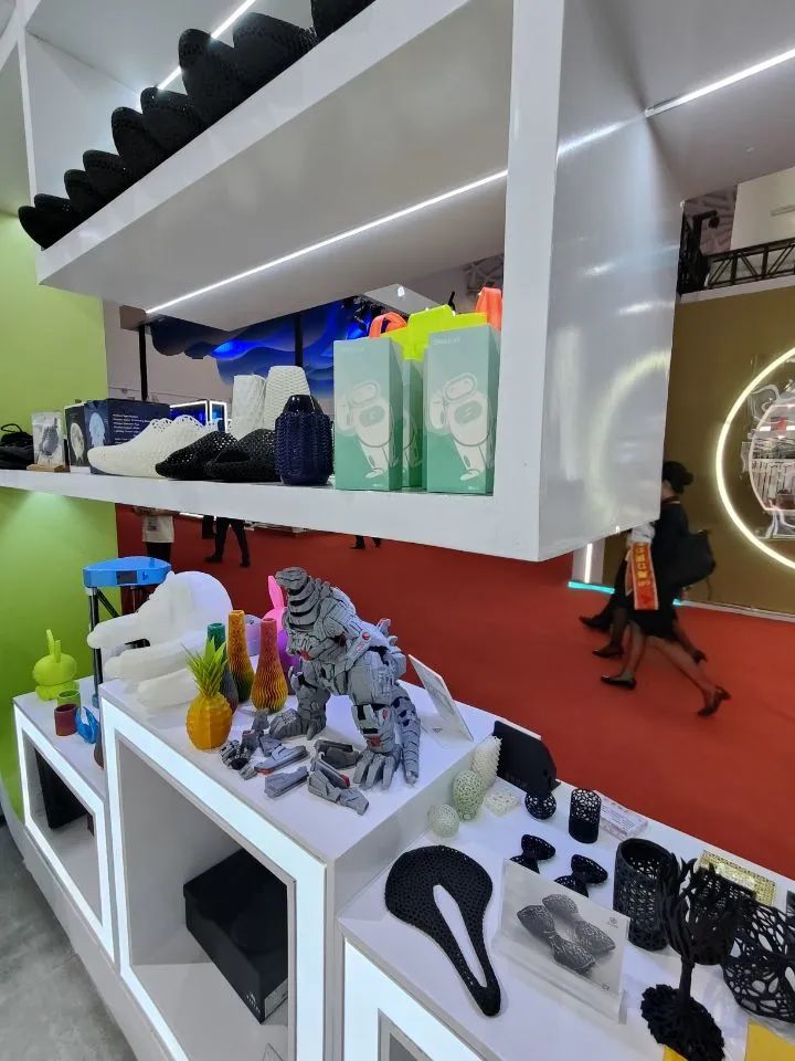 江蘇魅力綻放消博會 15家參展企業(yè)各放大招，數(shù)字創(chuàng)意引領消費新潮流