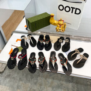 Gucci GG Logo Thong Slide Sandals - Image 4