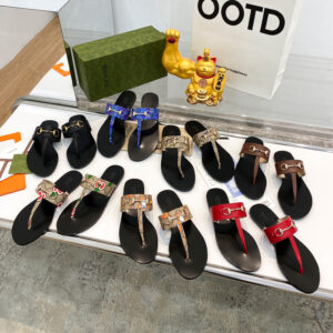 Gucci GG Logo Thong Slide Sandals - Image 7