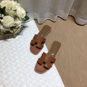 Hermes Women's Oran Sandal Litchi Leather - Image 3