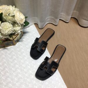 Hermes Women's Oran Sandal Litchi Leather - Image 8