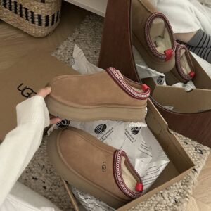 UGG Tazz Tasman Fur Platform Slippers Chesnut - Image 6