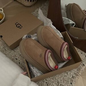 UGG Tazz Tasman Fur Platform Slippers Chesnut - Image 5