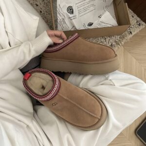 UGG Tazz Tasman Fur Platform Slippers Chesnut - Image 3