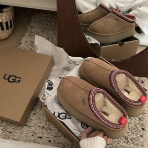 UGG Tazz Tasman Fur Platform Slippers Chesnut - Image 2